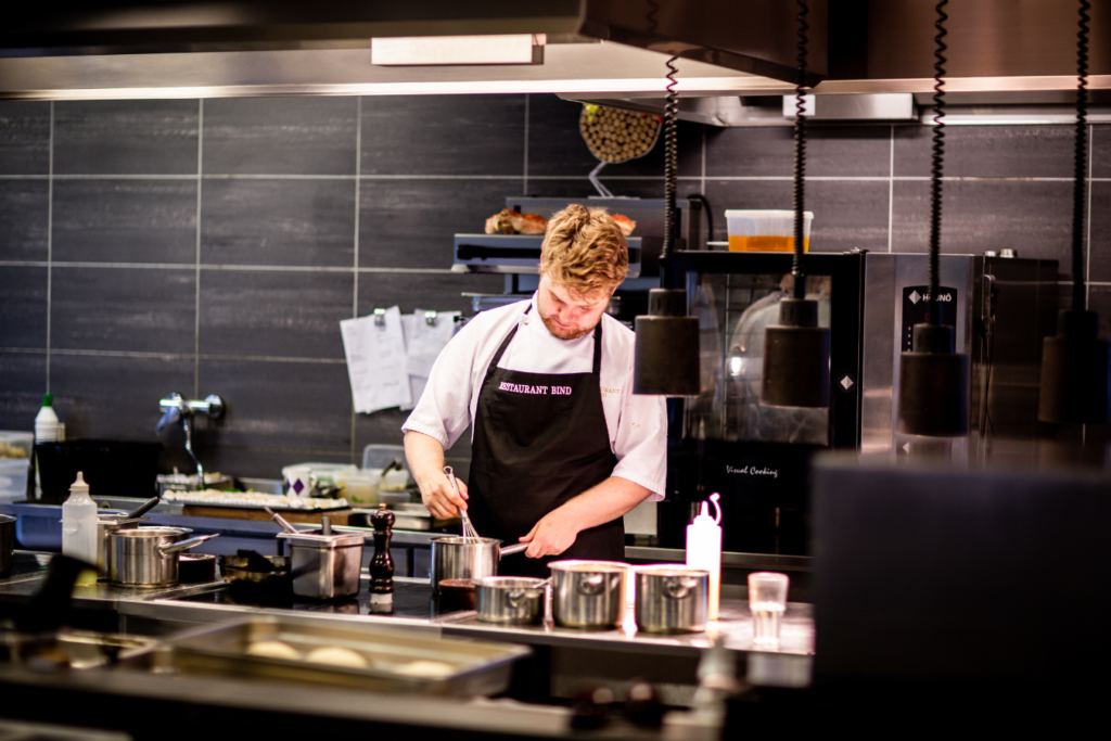 16 Best Jobs For International Students In Australia + How Much Money You Can Earn 4